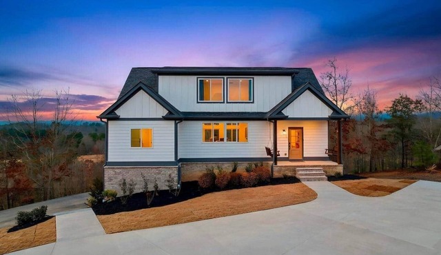 Peaceful Mountain View Home | Hot Tub | EV Charger