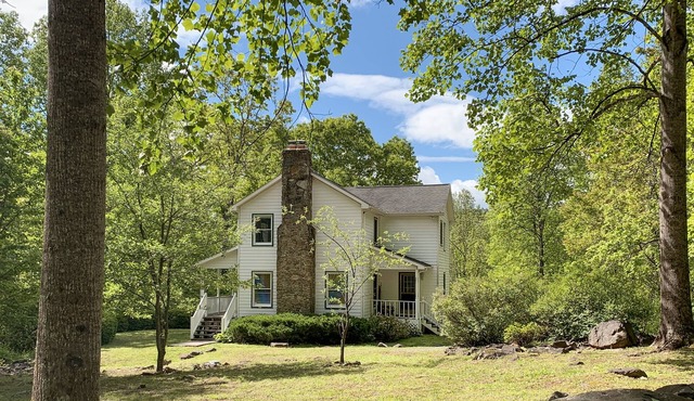 Peaceful mountain farmhouse, close to Shenandoah NP, wineries and more