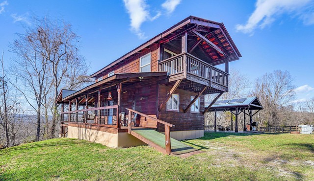 Peaceful ‘Mountain Cabin’ w/Views in Williamsburg