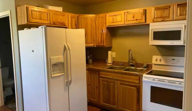 Peaceful Mountain View 2-bedroom Cabin