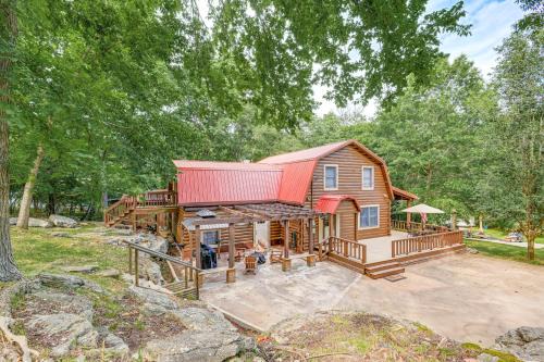 Peaceful Mt Juliet Cabin with Patio and Fire Pit