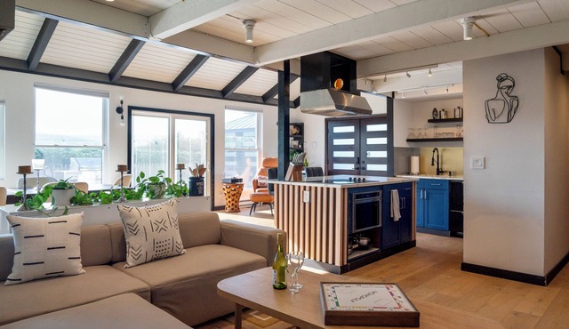 Peaceful Mtn Escape w/Views + Hot Tub -30+ Days