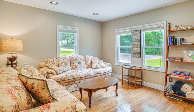 Peaceful Murray Home ~ 8 Mi to Kentucky Lake!