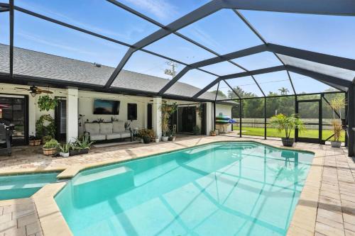 Peaceful Naples Retreat Pool and Spa Haven