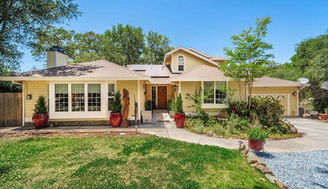 Peaceful Nature Retreat family-friendly 3 BR Hot Tub Gym BBQ