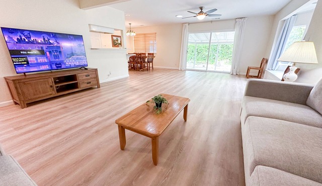 Peaceful Near Campus Home