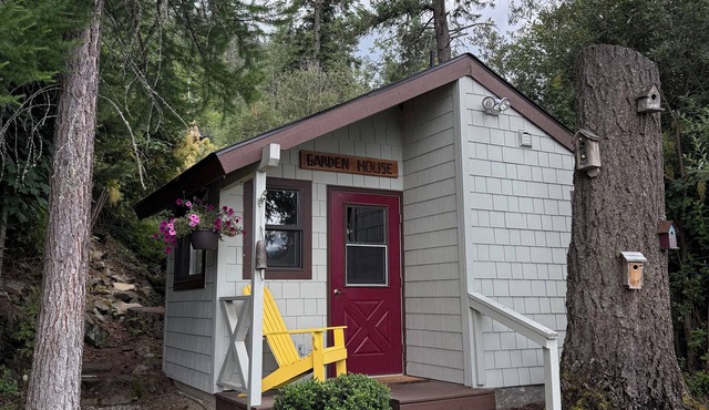 Peaceful newly renovated 1 bdrm cottage near owner occupied deep water lake home