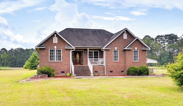 Peaceful North Carolina Getaway w/Large Deck!