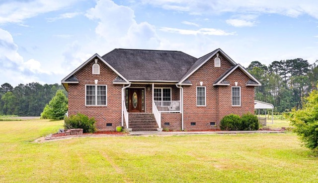 Peaceful North Carolina Getaway w/Large Deck!