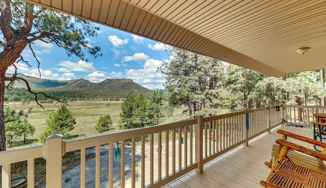 Peaceful Nutrioso Cabin Retreat w/Mountain Views!