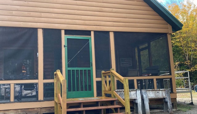 Peaceful Off Grid cabin on Eskatassis pond that is perfect for relaxing stays.