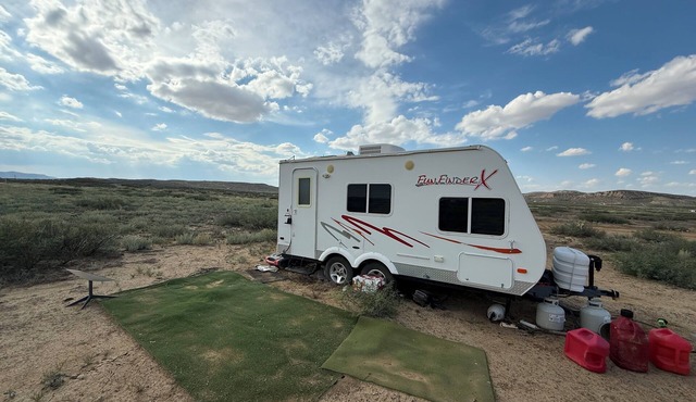 Peaceful off grid RV minutes from Big Bend