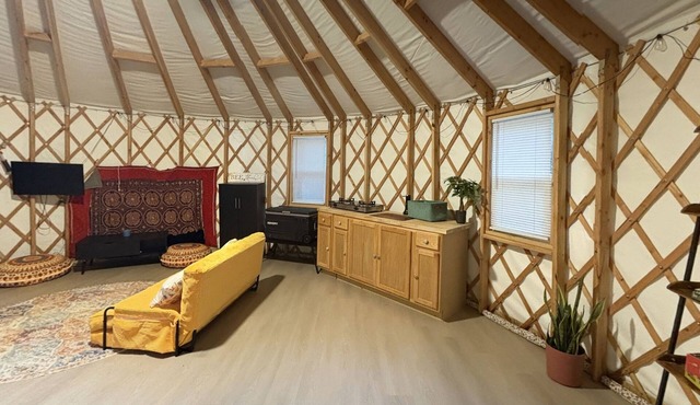 Peaceful Off-Grid Yurt Farm Stay with Modern Comforts - Optional Farm Breakfast