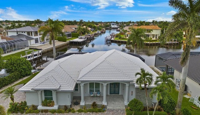 Peaceful on canal 3-bedroom house with pool and dock in Marco Island