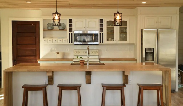 Peaceful Open Concept 10 mins to Beach