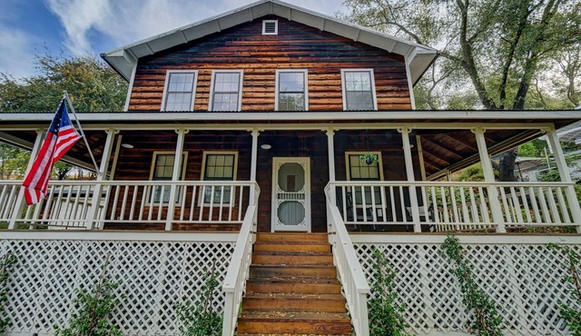 Peaceful pet & family friendly MotherLode Cabin - steps to historic Sutter Creek