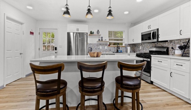 Peaceful Pet Friendly Home with fenced yard