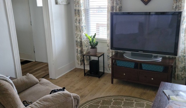 Peaceful, pet friendly and newly remodeled Geneva home