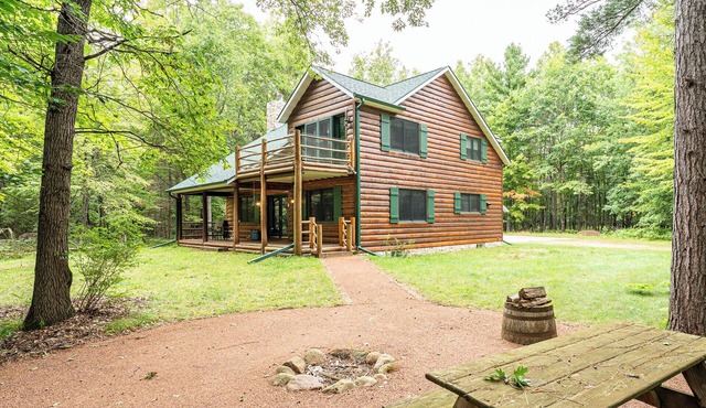 Peaceful Pet-Friendly Cabin - Easy Trail Access!