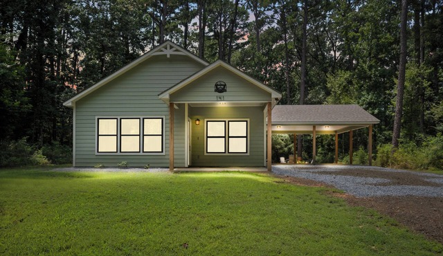 Peaceful Pines Bungalow at Toledo Bend Lake and Pendleton Park - Pet Friendly