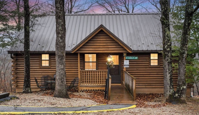 Peaceful Pines Cabin: 3 Mins to SDC-Pool-Hiking-Lake-Fishing