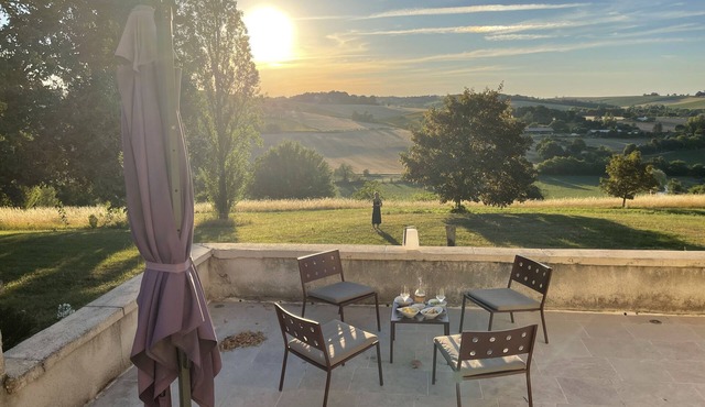 peaceful place at the top of a hill, with an amazing 360° view.