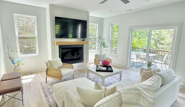 Peaceful place to recharge, within steps to Center Hill Lake!