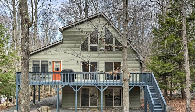 Peaceful Poconos Cabin w/ Lake Access & Views!
