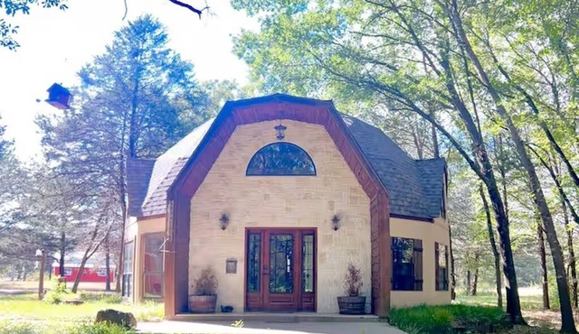 Peaceful Pond Cottage