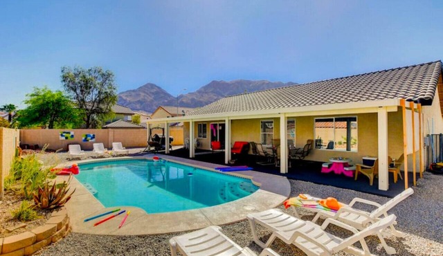 Peaceful POOL- 6beds 3bedrms Kids ok Nellis Close