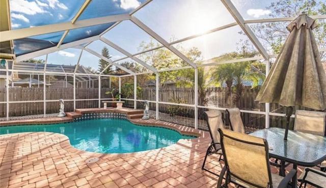 Peaceful Pool Home Near Airport Heated pool