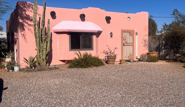 Peaceful Private 1-bedroom Casita in Mesa. AC, W&D, Private Parking & more!