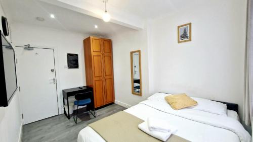 Peaceful & Private 2-Bedroom Suite - A London Gem