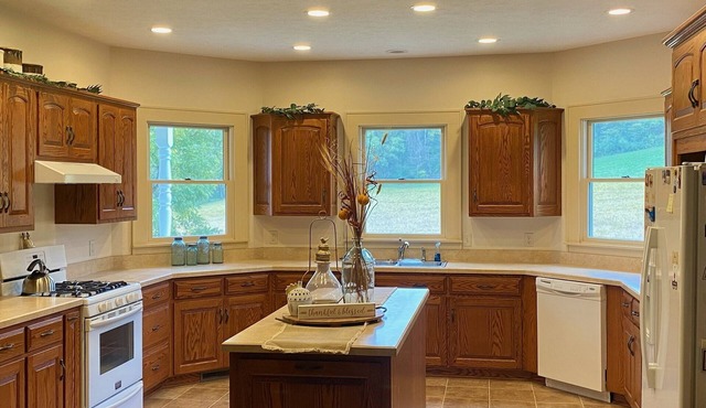 Peaceful, private and large Farmhouse