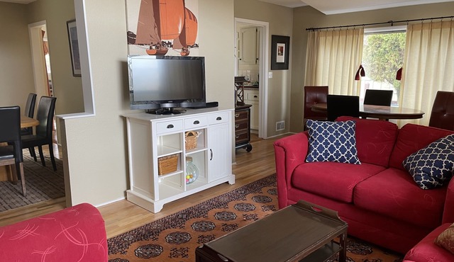 Peaceful, private, and safe retreat with beach access and central location