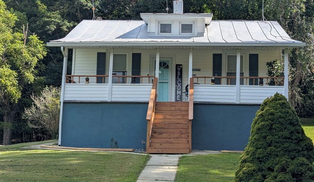 Peaceful, private, convenient to Roanoke, Clifton forge, gorgeous mountain views