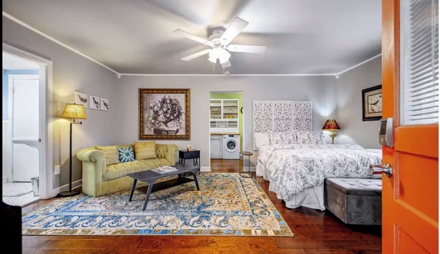 PEACEFUL PRIVATE COTTAGE-WALK TO PARK-5 MINS TO DOWN TOWN