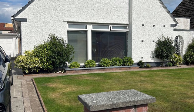 Peaceful private entrance, local bus stop with town link.