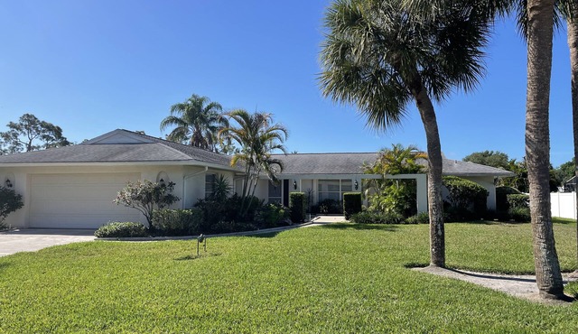 Peaceful Private Get Away - 10 Minutes from Major beaches!