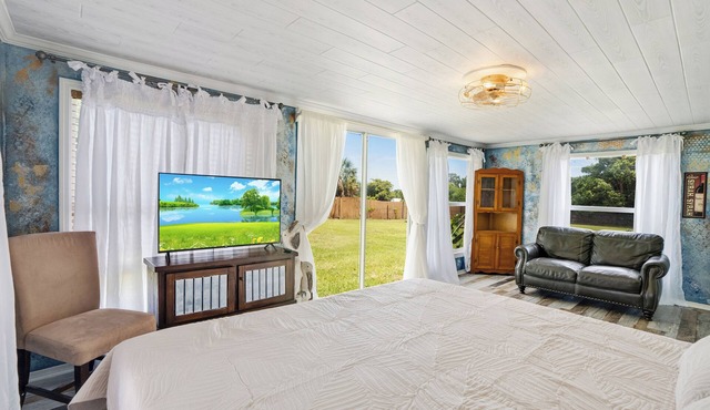 Peaceful - Private Hideaway - Huge Yard