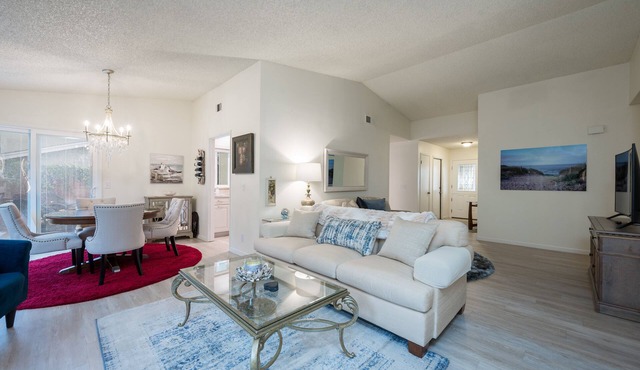 Peaceful, Private Home in Upscale Neighborhood - Oceanview Deck, Outdoor Firepit