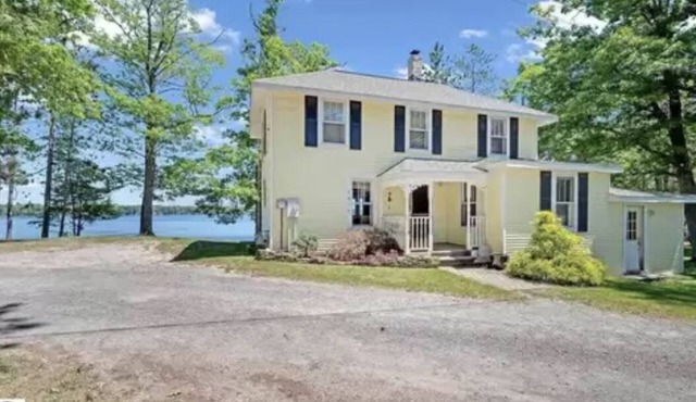 Peaceful, Private Lakeside Retreat on Beautiful Long Lake