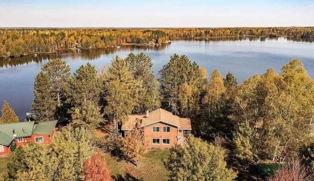 Peaceful & Private Log Cabin Lake House