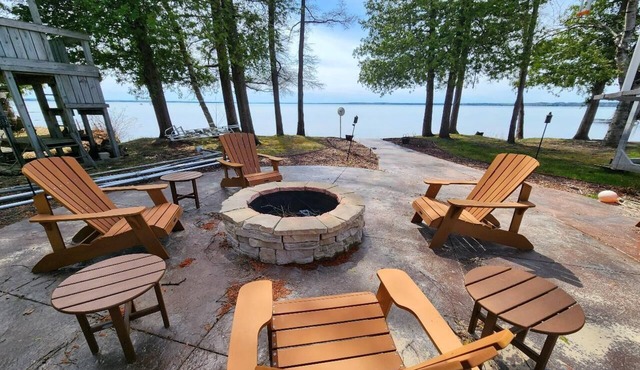 Peaceful & private Mullett Lake haven