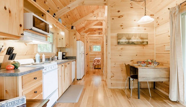 Peaceful, private & serene cabin near wineries, TIEC & outdoor activities