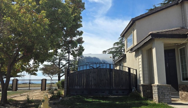 Peaceful Private Trailer with AC in Beaumont. Short drive to Coachella