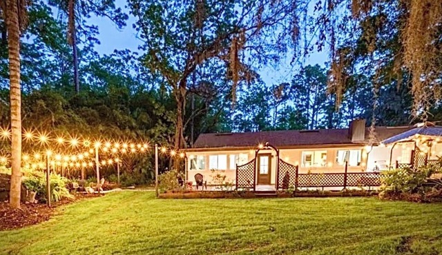 Peaceful Private Luxe Farm Retreat,Hot Tub & Large yard, Extended Stay Savings