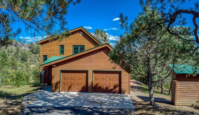 PEACEFUL & PRIVATE 6+ ACRE PROPERTY WITH OUTSTANDING MOUNTAIN VIEWS!