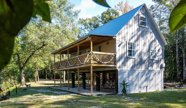 Peaceful Private Waterfront Cabin