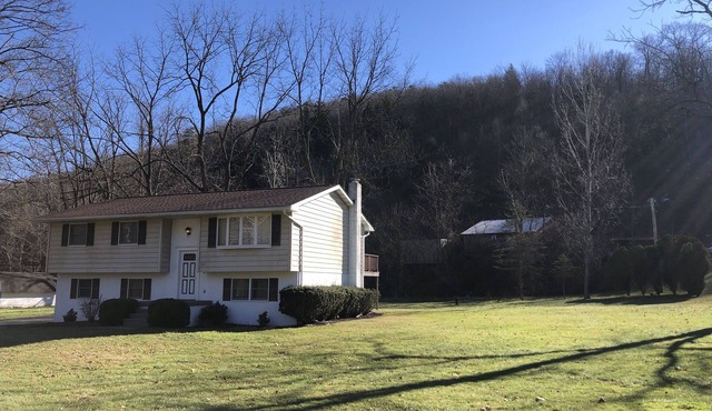 Peaceful Puzzletown, come enjoy the quiet at the foot of the mountains.